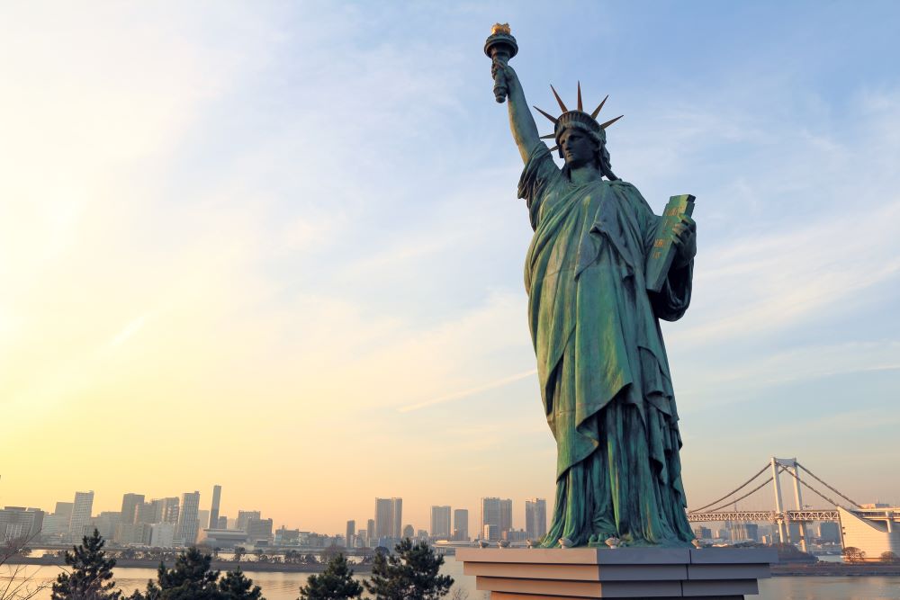 Die Freiheitsstatue in New York ist vielleicht die größte Sehenswürdigkeit der Stadt