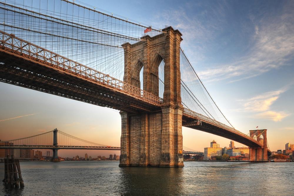 Traumhaftes Panorama mit der Brooklyn Bridge in New York