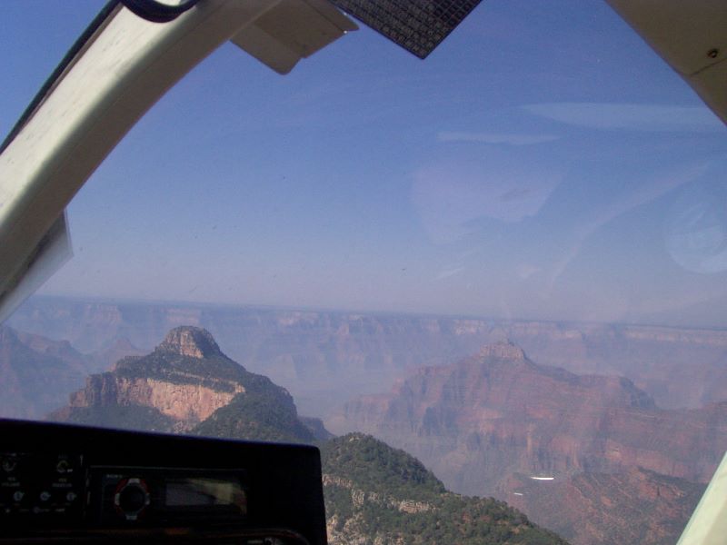 Blick aus unserem Hubschrauberflug auf den Grand Canyon herunter